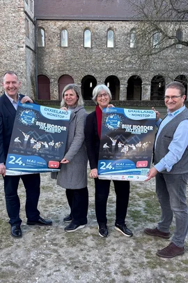 Freuen sich, dass das Musikfest „Klänge im Raum“ in Leitzkau Station macht – von links Gommerns Bürgermeister Jens Hünerbein, Viola Handke vom Förderkreis Kultur- und Denkmalpflege, Orchester-Geschäftsführerin Anita Bader und EMS-Sprecher Frank Sieweck